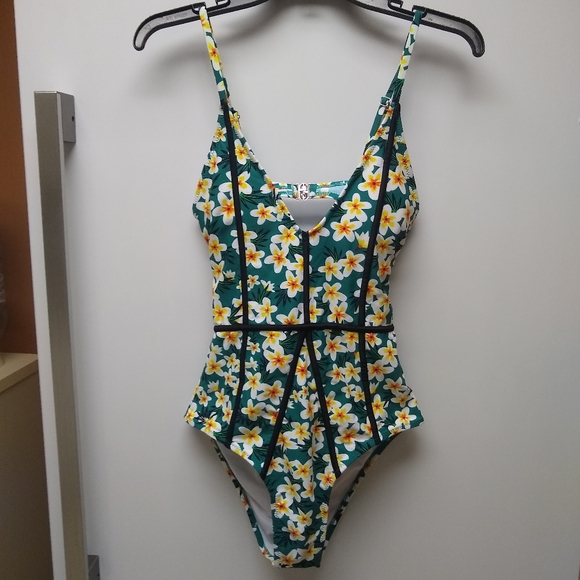 Cupshe Other - NWT Cupshe Green Floral One Piece Swimsuit - Size Small